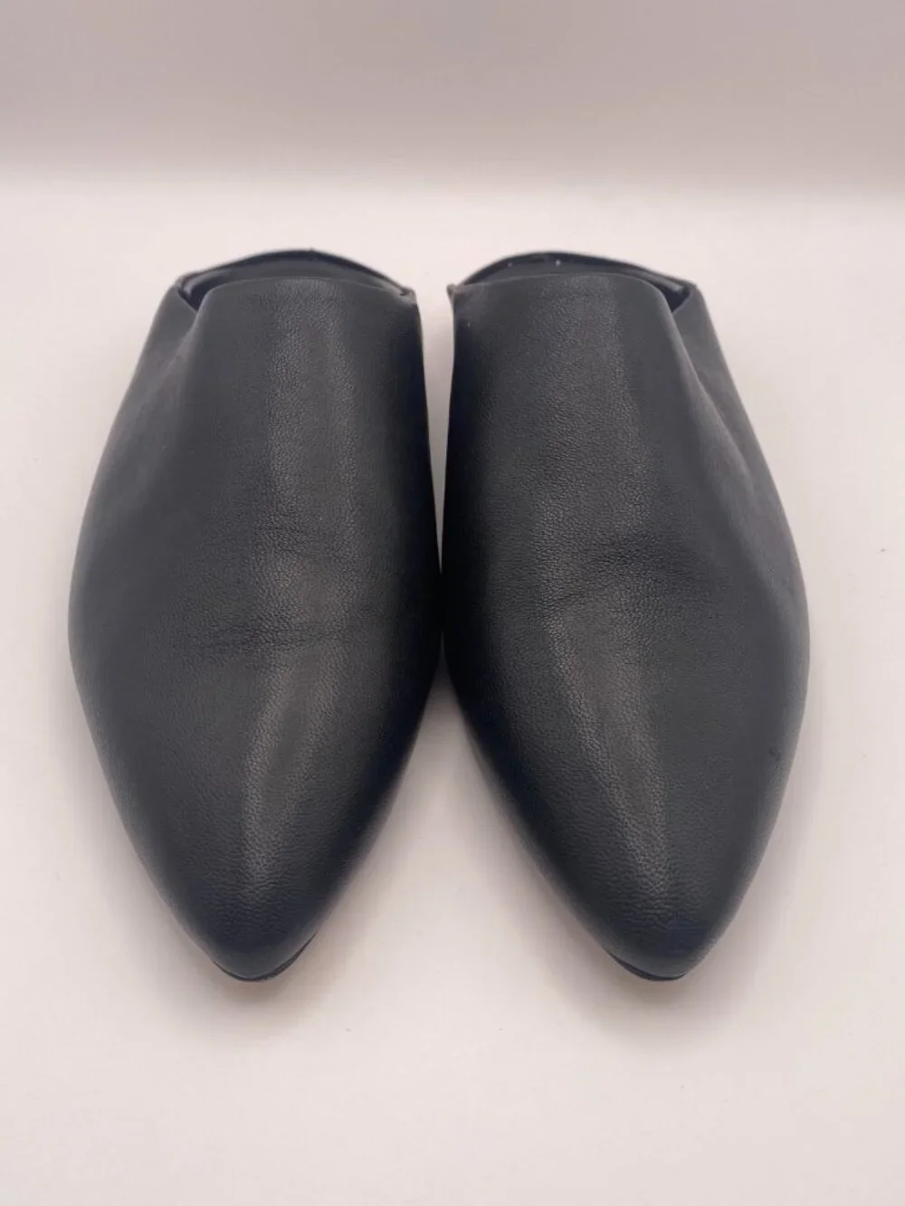Vince Women's Cay Pointed Toe Slip On Black Leather Flats Sz 7.5 M